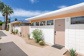 Modern Bungalow in Historic Ocotillo Lodge!