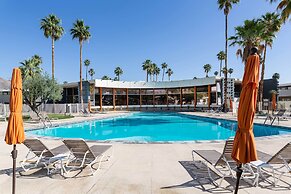 Modern Bungalow in Historic Ocotillo Lodge!