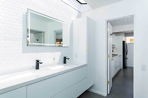 Modern Bungalow in Historic Ocotillo Lodge!