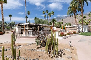 Modern Bungalow in Historic Ocotillo Lodge!