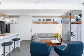 Modern Bungalow in Historic Ocotillo Lodge!