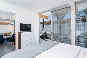 Modern Bungalow in Historic Ocotillo Lodge!