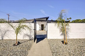 Private Pool & Spa: Stylish Palm Springs Home!