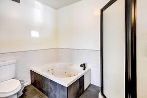 Private Pool & Spa: Stylish Palm Springs Home!