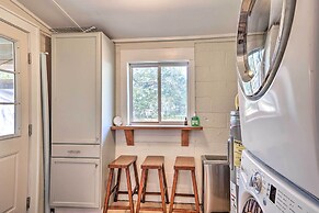 Cozy North Charleston Getaway w/ Fire Pit!