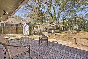 Cozy North Charleston Getaway w/ Fire Pit!