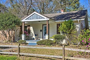 Cozy North Charleston Getaway w/ Fire Pit!