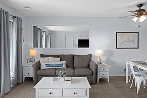 Lakefront w/ Pool Access! Near Silver Dollar City