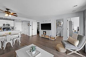 Lakefront w/ Pool Access! Near Silver Dollar City