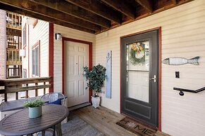 Lakefront w/ Pool Access! Near Silver Dollar City