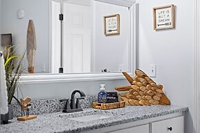 Lakefront w/ Pool Access! Near Silver Dollar City