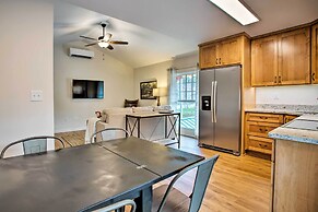 Walk to Main Street Eats: Remodeled Saluda Apt