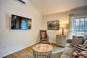 Walk to Main Street Eats: Remodeled Saluda Apt