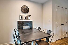 Walk to Main Street Eats: Remodeled Saluda Apt