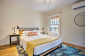 Walk to Main Street Eats: Remodeled Saluda Apt