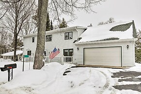 Fishing Haven: Family Home on Indian Lake