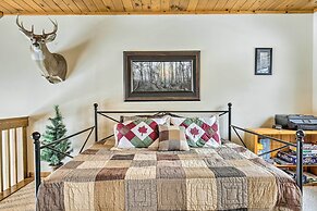 Fishing Haven: Family Home on Indian Lake