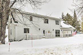 Fishing Haven: Family Home on Indian Lake