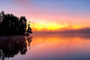 Fishing Haven: Family Home on Indian Lake