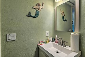 Corpus Christi Condo w/ Community Amenities!