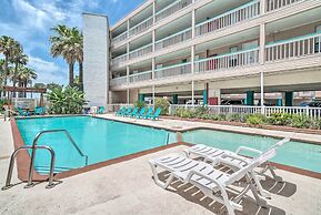 Corpus Christi Condo w/ Community Amenities!