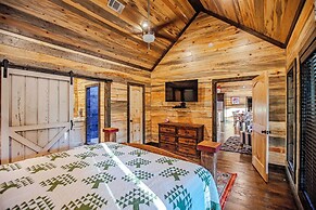 Luxury Broken Bow Cabin w/ Hot Tub < 4 Mi to Lake!