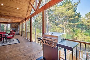 Luxury Broken Bow Cabin w/ Hot Tub < 4 Mi to Lake!