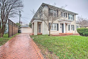 Corpus Christi Home w/ Pool & Hot Tub: Walk to Bay