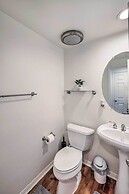 Oceanside Home w/ Rooftop Patio - Steps to Beach!