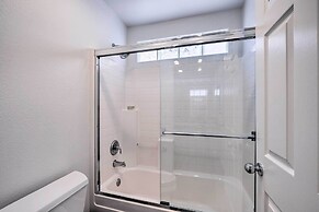 Oceanside Home w/ Rooftop Patio - Steps to Beach!