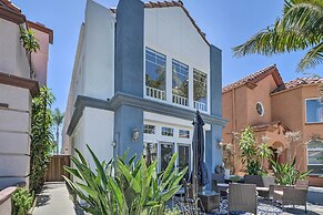 Oceanside Home w/ Rooftop Patio - Steps to Beach!