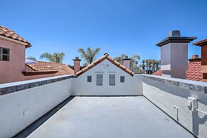 Oceanside Home w/ Rooftop Patio - Steps to Beach!