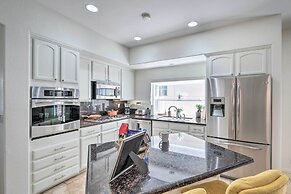 Oceanside Home w/ Rooftop Patio - Steps to Beach!