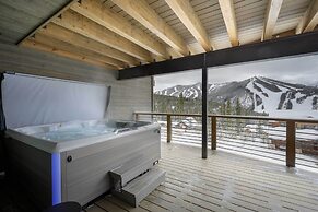 Mountain Home w/ Hot Tub, Near WP Resort!