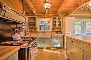 Luxe Dog-friendly Cabin w/ Hot Tub & Game Room