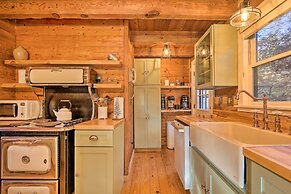 Luxe Dog-friendly Cabin w/ Hot Tub & Game Room