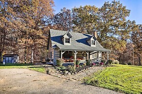 Luxe Dog-friendly Cabin w/ Hot Tub & Game Room