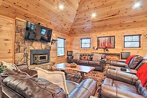 Luxe Cabin w/ Hot Tub, Theater, Pool Table, Arcade