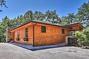 Luxe Cabin w/ Hot Tub, Theater, Pool Table, Arcade