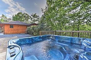 Luxe Cabin w/ Hot Tub, Theater, Pool Table, Arcade