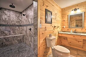 Luxe Cabin w/ Hot Tub, Theater, Pool Table, Arcade