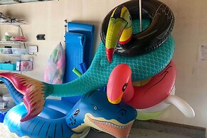 Ultra Secluded Home: Private Pool & Security Gate