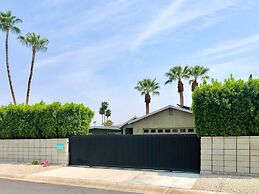 Ultra Secluded Home: Private Pool & Security Gate