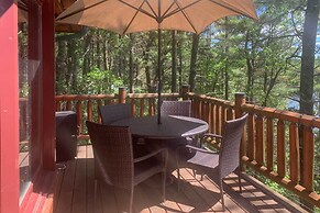 Viola Lakefront Escape w/ 3 Kayaks & Paddle Board