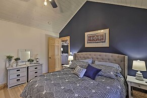 Viola Lakefront Escape w/ 3 Kayaks & Paddle Board