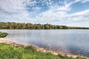 Albrightsville Home w/ Lake Access & Hot Tub