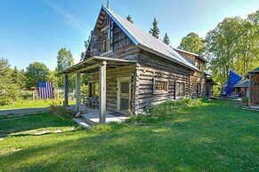 Historic Century-old Cabin in Downtown Hope