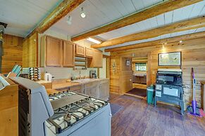 Historic Century-old Cabin in Downtown Hope