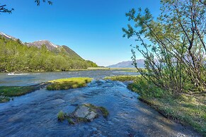 Historic Century-old Cabin in Downtown Hope