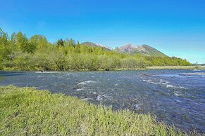 Historic Century-old Cabin in Downtown Hope